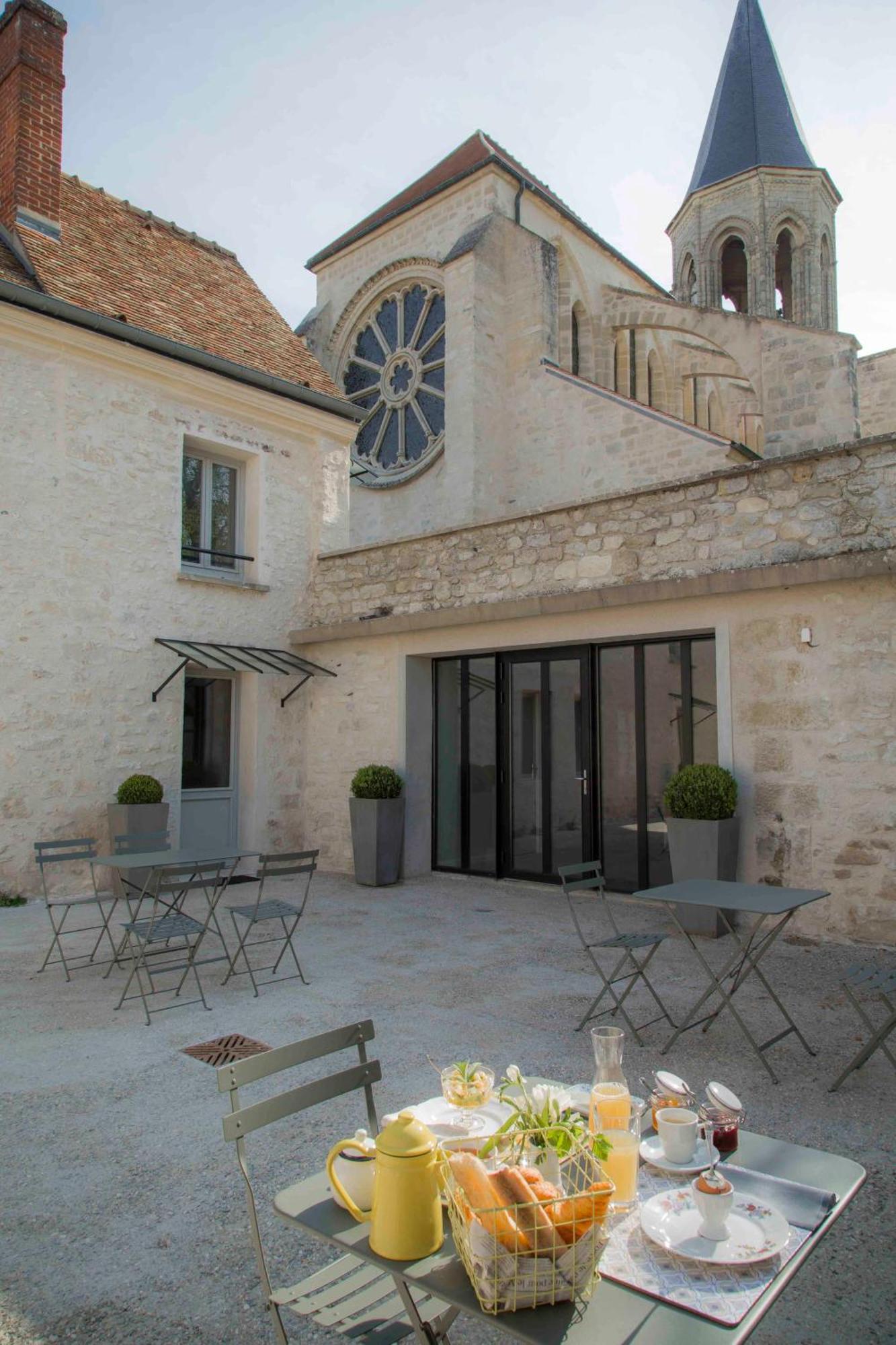Le Presbytere De Thiverval Екстериор снимка